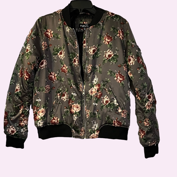Rue 21 Floral Bomber type  Jacket  Zip front M
B1 - Picture 5 of 6